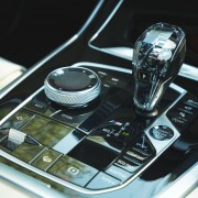 14-bmw-x7-2020-rt-centre-console