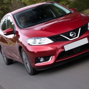 Nissan-Pulsar-driving-11
