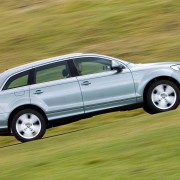 audi-q7-side