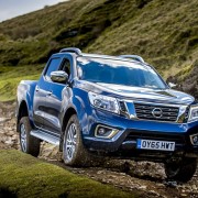 nissan-navara-off-roading