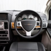 chrysler-voyager-1_0