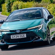 toyota_corolla_front_three_quarter